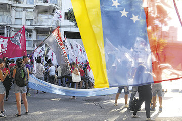 La manifestación ocurrió ayer por la tarde en la avenida Luis María Campos al 100. (Fuente: Guadalupe Lombardo)