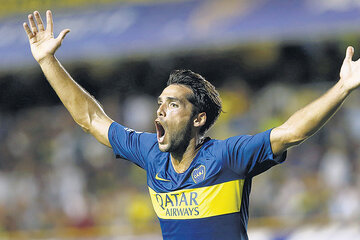 Mas festeja el primero de Boca, que llegó tras un gran cabezazo del lateral izquierdo. (Fuente: Fotobaires)