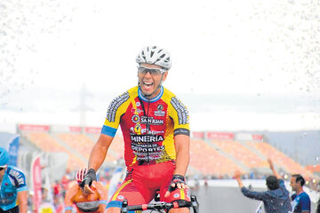 Winner Anacona, del Movistar Team, flamante campeón de la Vuelta a San Juan. (Fuente: Vuelta a San Juan / Facebook)