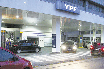 YPF volvió a subir sus combustibles (Fuente: Alejandro Leiva)