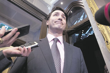 Una renuncia jaquea la gestión de Trudeau (Fuente: AFP)