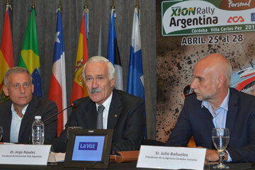 Jorge Rosales, presidente del ACA, y Julio Bañuelos, de la Agencia Córdoba Turismo (Fuente: Juan Biaggini / Prensa ACA)