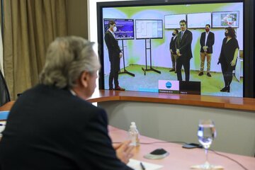 El presidente Alberto Fernández encabezó una videoconferencia con el gobernador de Chaco, Jorge Capitanich, para analizar la situación sanitaria en esa provincia y avanzar en la ejecución de medidas conjuntas contra la pandemi.