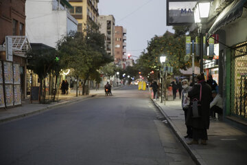 Una calle de la capital tucumana, casi desierta, en plena cuarentena. (Fuente: Télam)