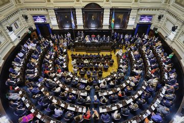 Los diputados opositores bonaerenses de Juntos por el Cambio anticiparon su negativa a apoyar el pedido de endeudamiento que solicitó el gobernador a los legisladores. 