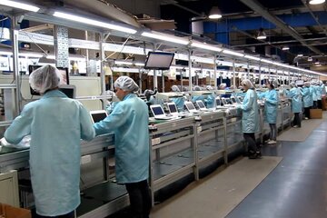 El primer objetivo del sector es producir 30 mil computadoras por mes.