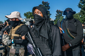 Una milicia negra surge en reacción a los abusos policiales (Fuente: AFP)