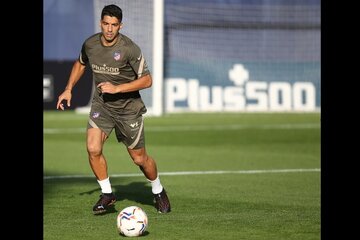 Suárez ya comenzó su etapa como nuevo jugador del Atlético de Madrid.  (Fuente: Prensa Atlético de Madrid)