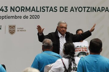 Histórico avance en la causa Ayotzinapa: López Obrador ordenó 70 detenciones de policías involucrados (Fuente: EFE)