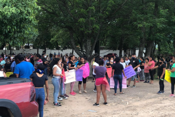 Marcha de familiares de la chica asesinada en Salvador Mazza 