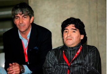Rossi y Maradona, cercanos también en la despedida (Fuente: EFE)