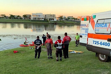 Buscan a un joven que cayó a un lago en un country de Escobar 