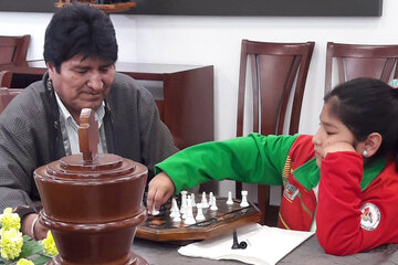 La niña ajedrecista que enamoró a Bolivia (Fuente: Twitter)