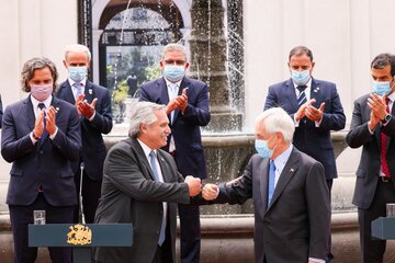 Piñera y Fernández liman asperezas y fijan a futuro una "hoja de ruta" común   