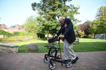 Murió a los 100 años Tom Moore, héroe británico que recaudaba fondos contra el coronavirus (Fuente: EFE)