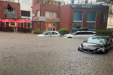 Pinamar, bajo el agua por un fuerte temporal (Fuente: NA)