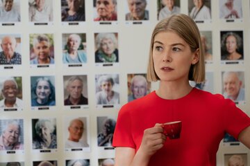 "Descuida, yo te cuido" en Netflix, con Rosamund Pike y Dianne Wiest