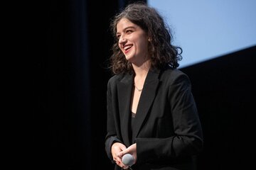 Emma Seligman: "El judaísmo es parte de los personajes, pero no los define"