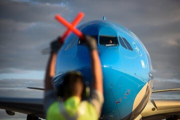 Partió el primero de los vuelos de Aerolíneas Argentinas que traerá más vacunas desde China 