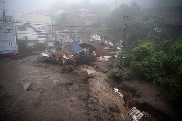 Dos muertos y 20 desaparecidos en Japón por un impresionante deslave (Fuente: AFP)