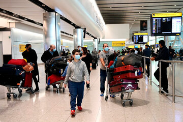 En el aeropuerto de Heathrow en Londres habrá filas especiales para los que tengan la vacuna contra la covid (Fuente: EFE)