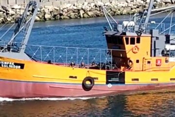 Mar del Plata: se hundió un buque pesquero y rescataron a sus ocho tripulantes (Fuente: Télam)