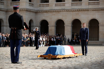 El video de la emotiva despedida a Jean Paul Belmondo con lágrimas y Chi Mai de fondo  (Fuente: AFP)