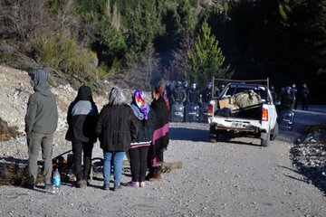 Una comunidad mapuche sitiada por la policía de Río Negro (Fuente: Denali DeGraf)