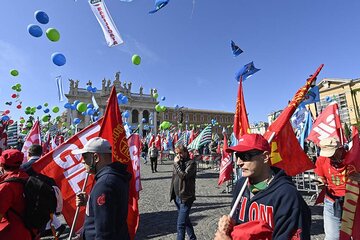 Italia: 200 mil personas se movilizan contra el fascismo (Fuente: AFP)