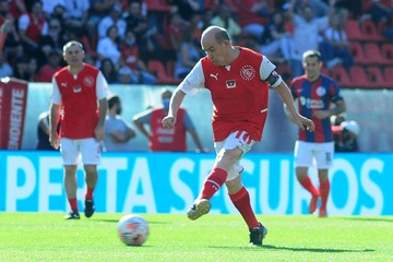 El estadio de Independiente ya tiene el nombre de Ricardo Bochini (Fuente: Fotobaires)