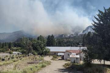 Preocupación en Lago Puelo por un incendio que arrasó más de 80 hectáreas