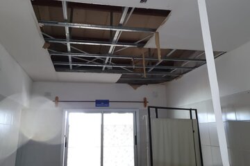 Se comprometen a arreglar urgente el techo del hospital de Rosario de Lerma