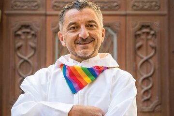 Un ex sacerdote cuenta su historia: "La Iglesia es un mundo lleno de gays que condena la homosexualidad" (Fuente: Carlos Lebrato)