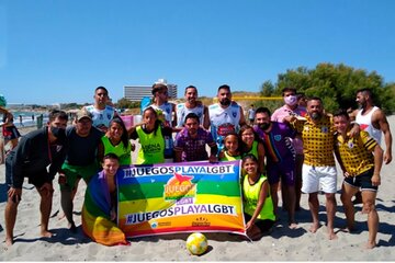 Comenzaron los juegos nacionales de playa LGBT+ 2022 en Puerto Madryn   (Fuente: Télam)