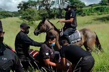 Jujuy: Reprimen a manifestantes que pedían comida y asistencia social (Fuente: @NatuchaMorales - Twitter)