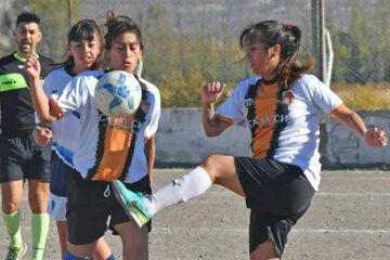 Dura sanción para una futbolista por golpear a un árbitro