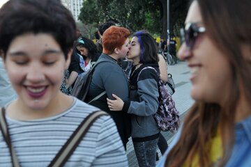 ¿Por qué se festeja el Día Internacional del Beso?