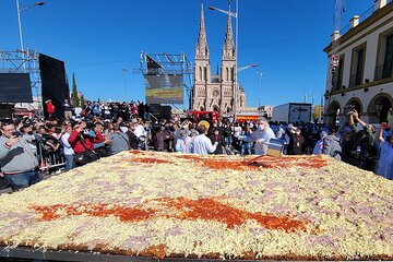 Día de la Milanesa: en Luján se cocinó la napolitana "más grande del mundo"