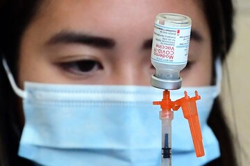 Moderna anunció que su vacuna de refuerzo bivalente otorga una protección más fuerte contra Omicron (Fuente: AFP)