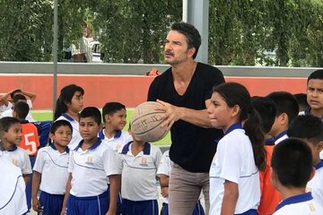 El lado B de Ricardo Arjona | Como basquetbolista llegó a la Selección de  Guatemala y logró el récord de 79 puntos que duró 18 años | Página12