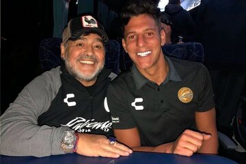 Servio comparó la llegada de Tevez a Central con el arribo de Maradona a Dorados (Fuente: Instagram Gaspar Servio)