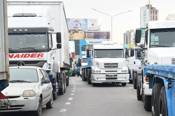 Camionazo: para los empresarios de autotransporte la protesta "está teñida de sangre"  (Fuente: Télam)