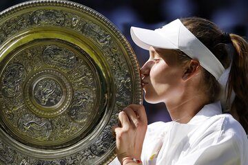 Rybakina ganó Wimbledon, donde fueron prohibidos los rusos, y el festejo fue solo en Moscú (Fuente: EFE)