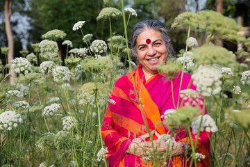 Vandana Shiva: "La salud del suelo, la de las plantas y la nuestra, son una sola"
