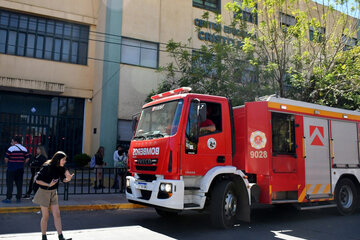 Allanaron la escuela en la que se produjo una explosión tras un experimento fallido en una clase