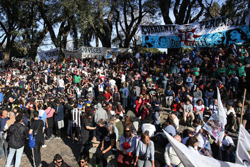El Frente de Todos porteño encabezó un acto en apoyo a Cristina Kirchner en Parque Lezama (Fuente: NA)
