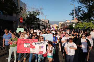 Indignación y dolor en la marcha por el femicidio de Anyelén