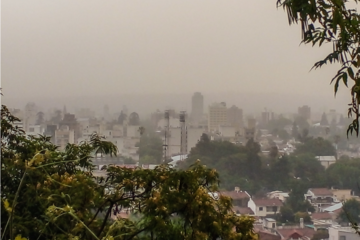 La ciudad de Salta quedó cubierta de humo