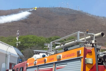 El incendio del cerro 20 de Febrero aún no está controlado (Fuente: Analía Brizuela)