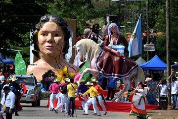 Con quema de estatuas y "chimeneas gigantes", Honduras protesta contra crímenes e injusticias (Fuente: AFP)